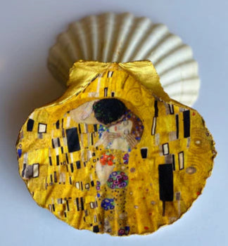 GG Designs - Scallop Shell Trinket Dish The Kiss